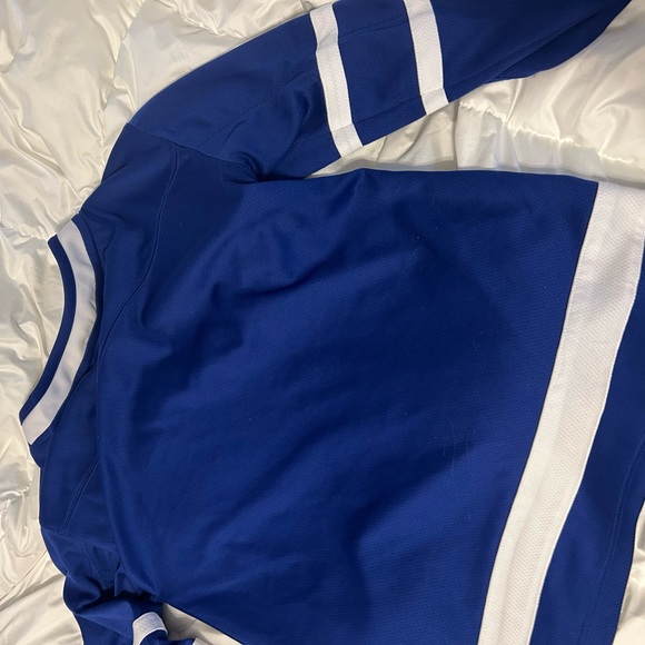 NEW TORONTO MAPLE LEAFS JERSEY - Picture 2 of 5